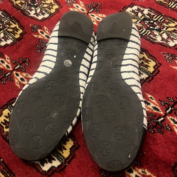 Tory Burch Minnie Stripe Travel Ballet Flats size 8.5 M gold logo leather - Picture 4 of 6